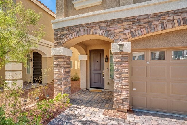 Foto del edificio - Beautiful 4 Bed 2.5 Bath Home Jones and Wa...