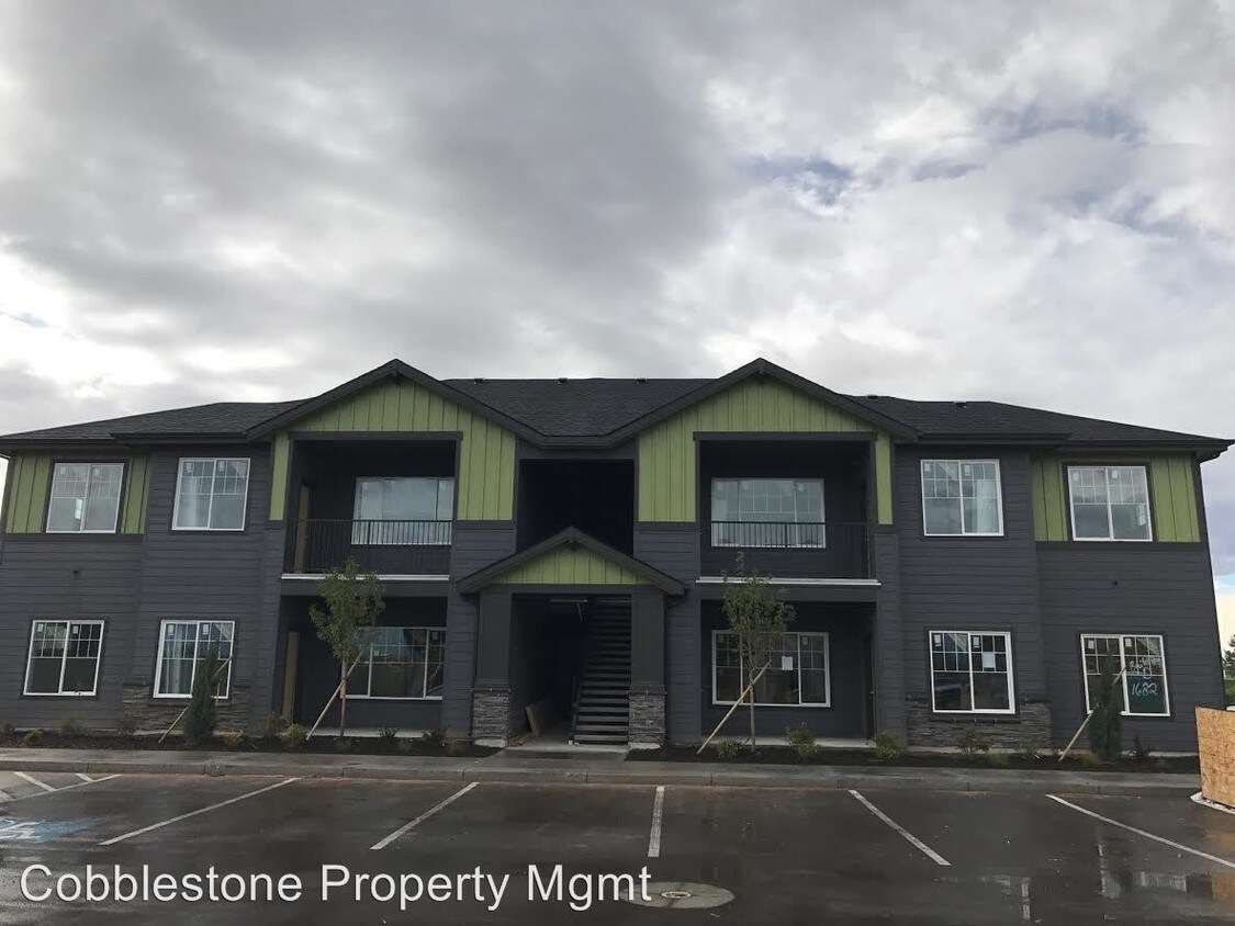 Primary Photo - 1682 N Madderlake Ave