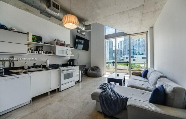 Foto del edificio - 690 SW 1st Ct