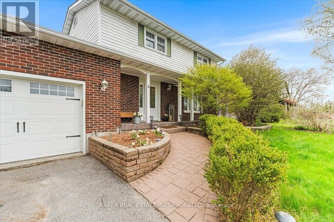 Building Photo - 8 Lakeview Heights