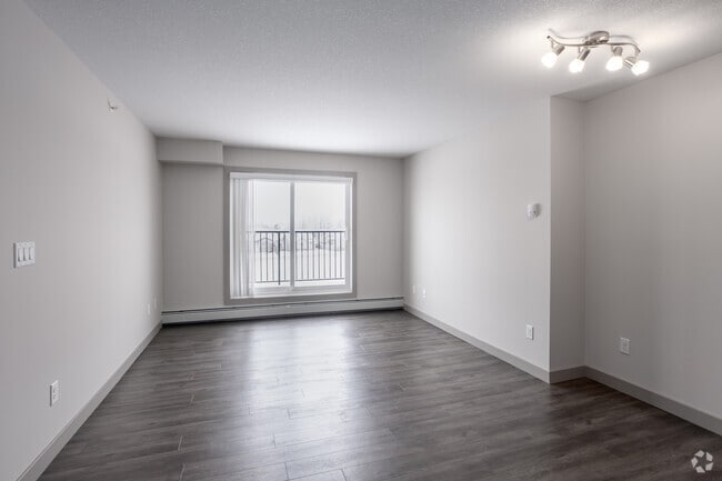 2BR, 2BA - 815SF - Living Room - Trilogy East