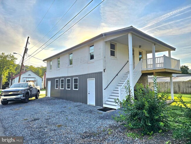 Building Photo - 453 MAIN St