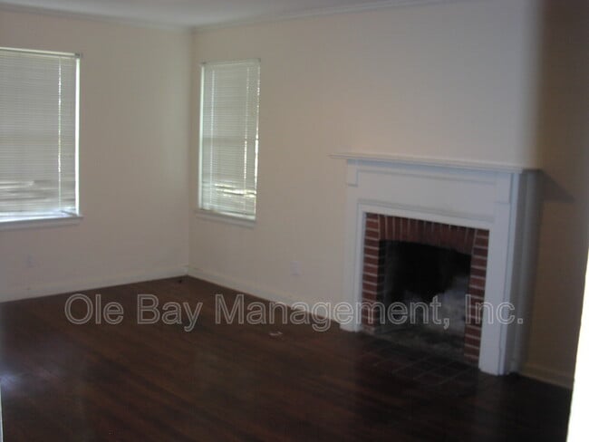 Foto del edificio - 45 Hathaway Rd W