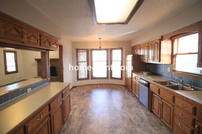 Building Photo - Bedrooms on the Main Level w/ Finished Wal...