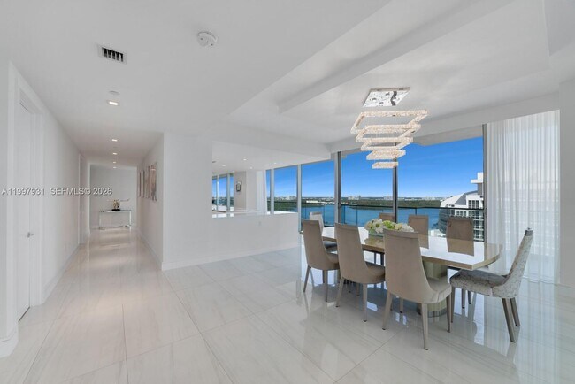 Foto del edificio - 10203 Collins Ave