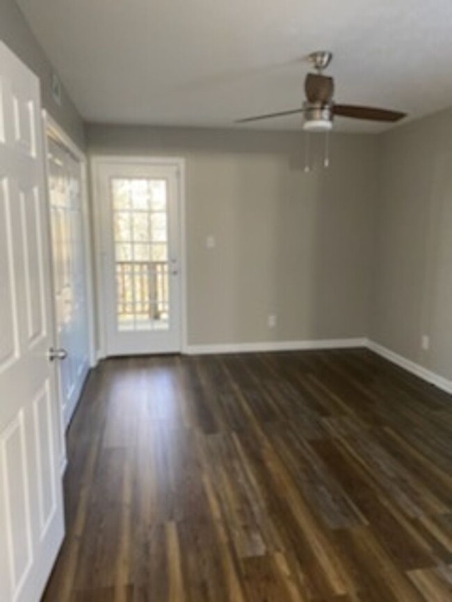 Foto del edificio - Knoxville 37914 - 2 bedroom, 2 bath comple...