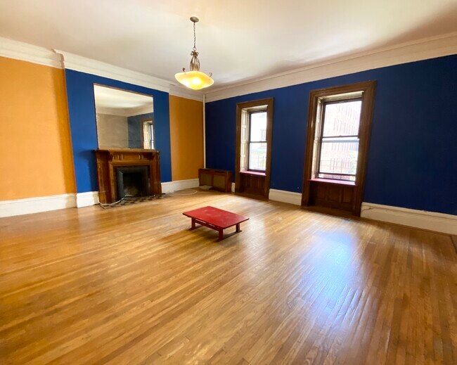 Building Photo - 15 W 73rd St