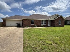 Building Photo - 1055 Raspberry St