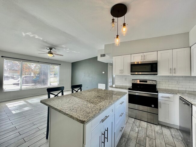 Building Photo - 1434 Overlea St