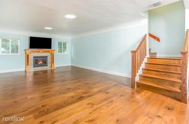 Foto del edificio - 4 br, 2 bath House - 631 Riverside Avenue