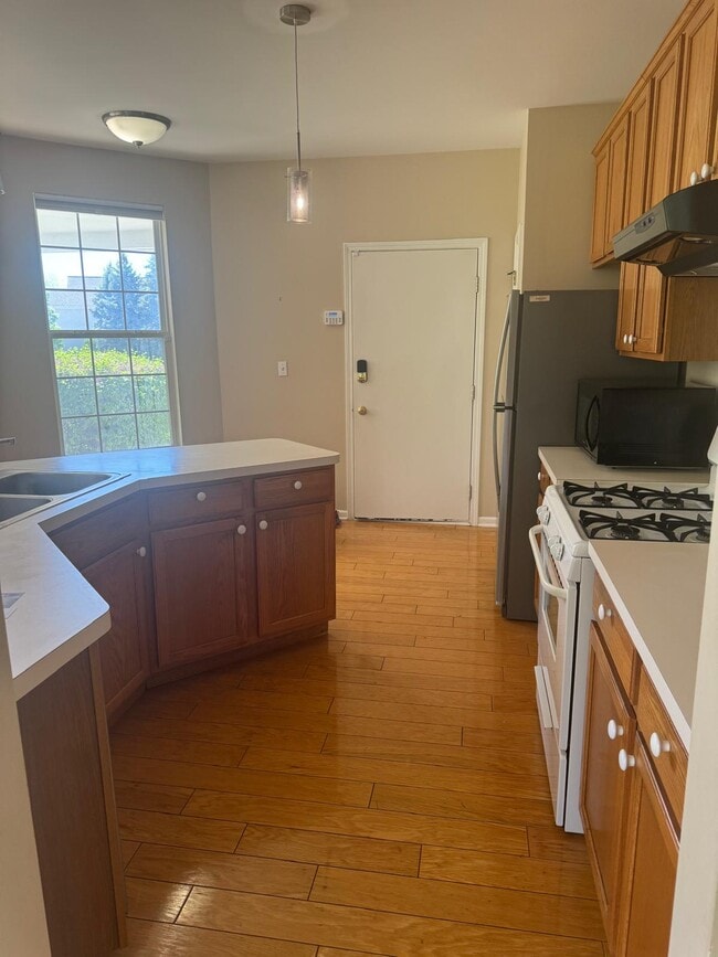 Building Photo - 3130 Autumn Lake Dr