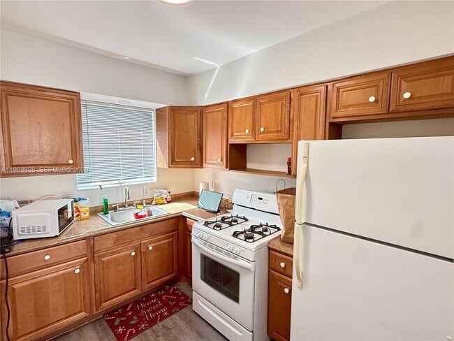 Building Photo - 158 Ocean Dr