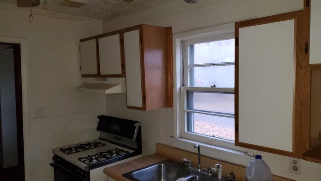 Building Photo - 2121 Euclid Dr