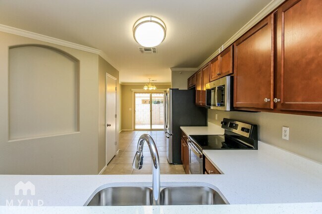 Building Photo - 2576 S Chaparral Rd