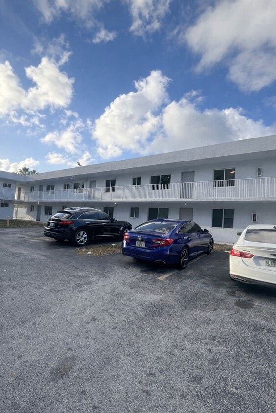 17050 NW 55 Ave - 17050 NW 55 Ave