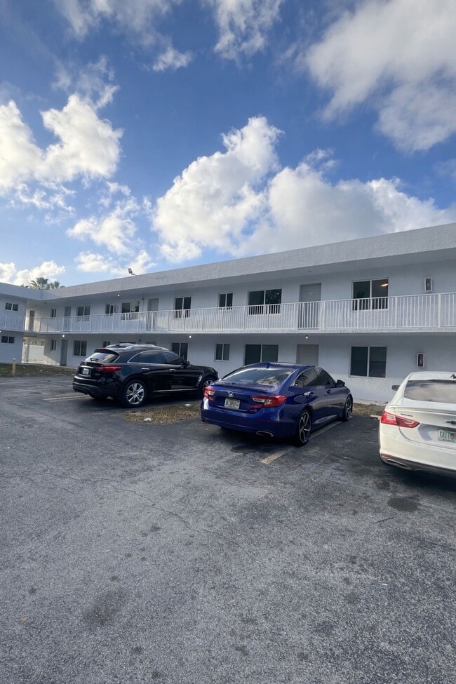 17050 NW 55 Ave - 17050 NW 55 Ave Apartment