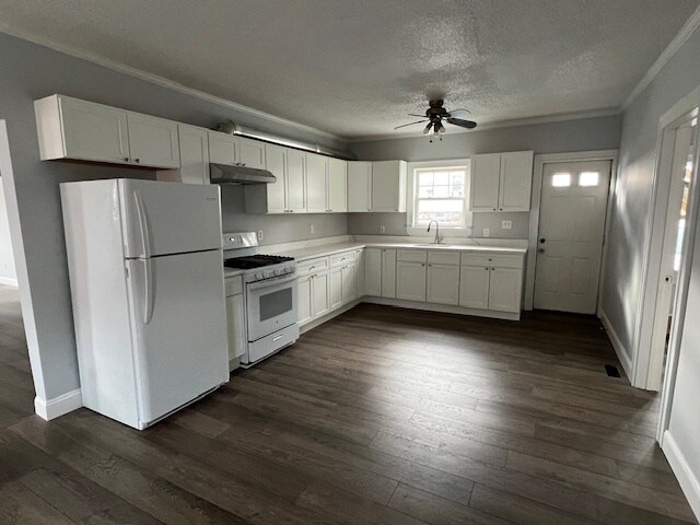 Cocina - 635 Broadway St