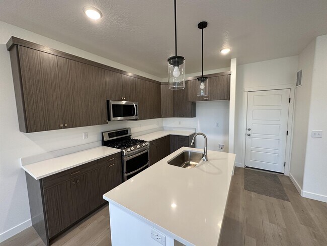 Building Photo - 4712 W Miramonte Wy