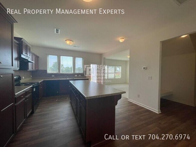 Building Photo - Ready to Move in 5 bed/3.5 bath in Troutman!
