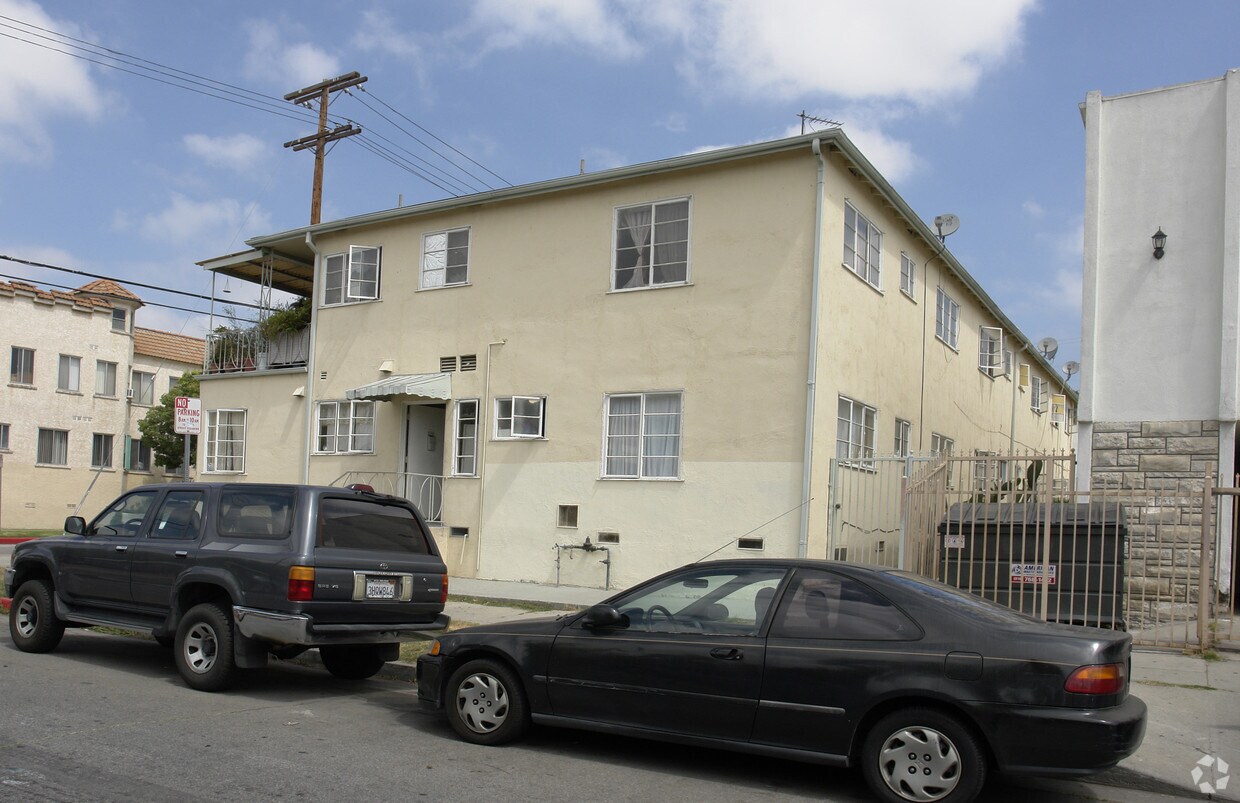 Foto del edificio - 5857 Gregory Ave