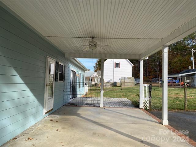 Foto del edificio - 8735 Popular Ln