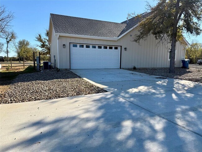 Foto del edificio - 1353 Red Town Rd