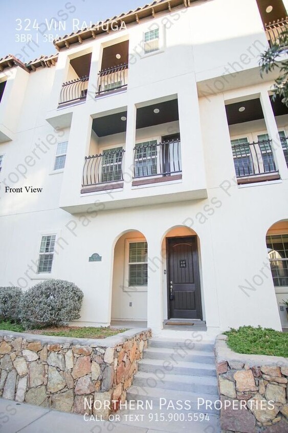 Foto principal - Luxurious 3 Bedroom Townhome at Montecillo!