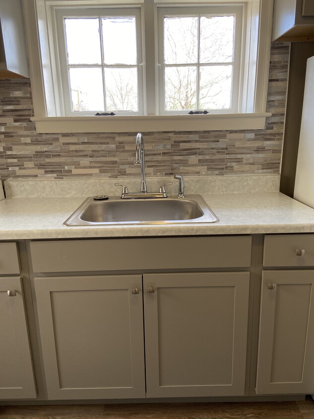 New Kitchen cabinets, sink and countertop - 3651 Campfield Rd