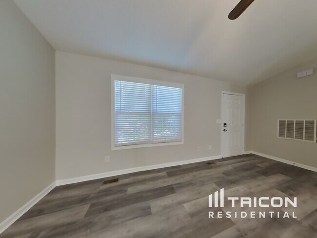 Foto del edificio - 65 Thorn Thicket Ct