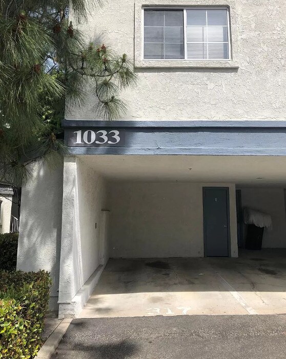 Covered Parking - 1033 Southwood Dr