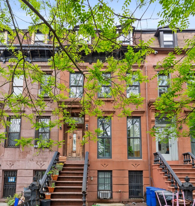 Building Photo - 55 Bainbridge St