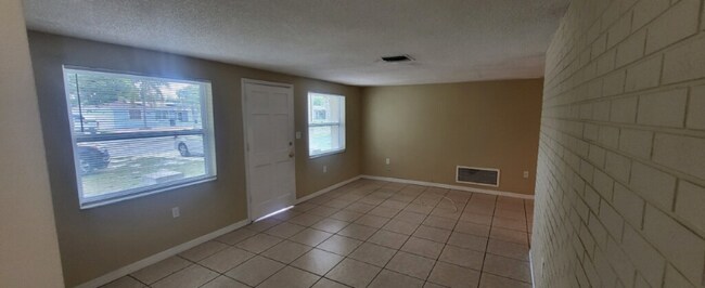 Building Photo - 10121 Regency Park Blvd