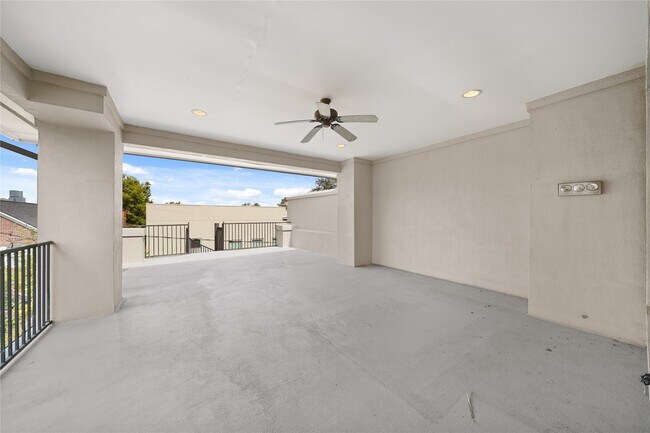 Foto del edificio - 2304 Albans Rd