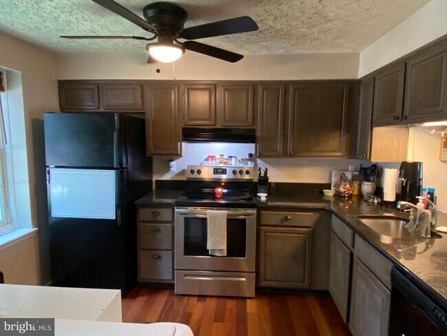 Building Photo - 8422 Red Eagle Ct