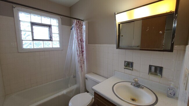 Building Photo - 1335 Abbott Dr