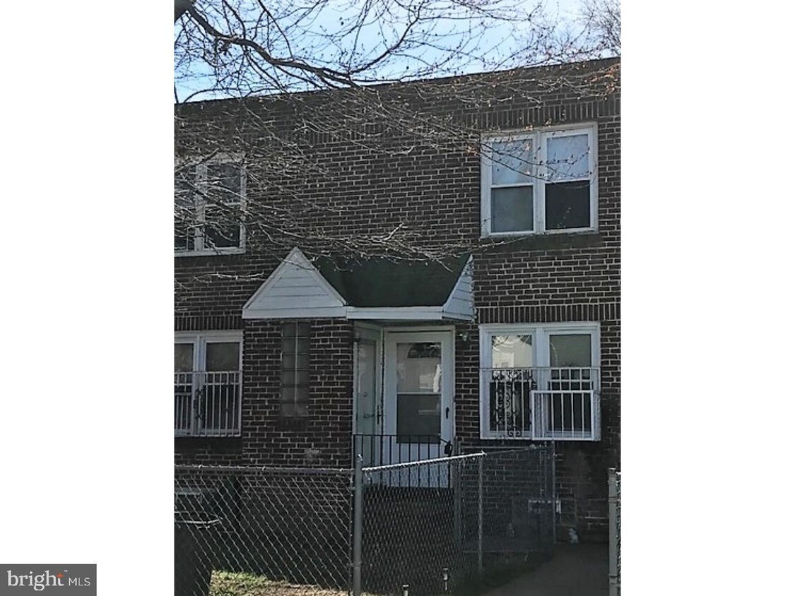Primary Photo - 1135 Empire Ave