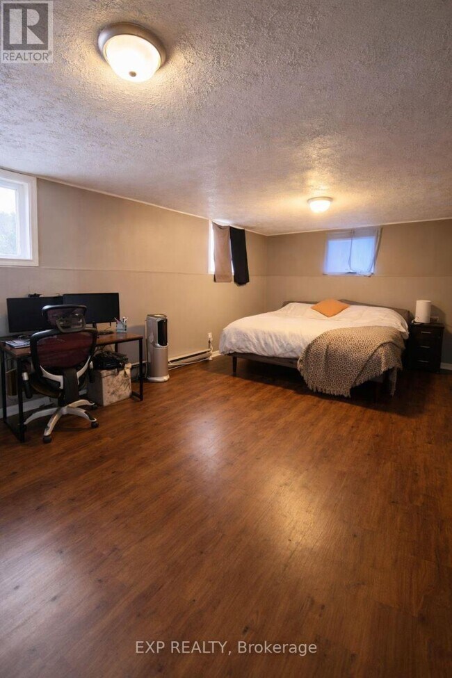 Photo du bâtiment - 898 Belvédère Ave