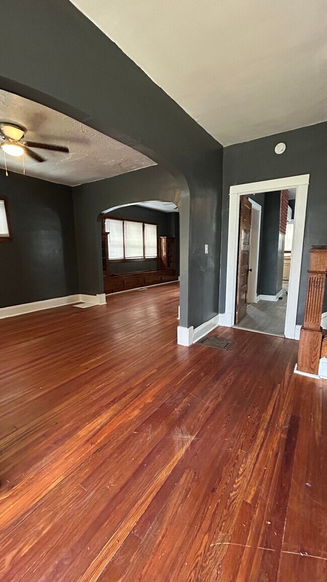 Foto del edificio - 4288 E 128th St