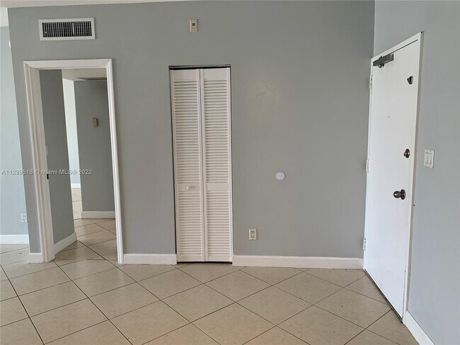 Building Photo - 5600 Collins Ave