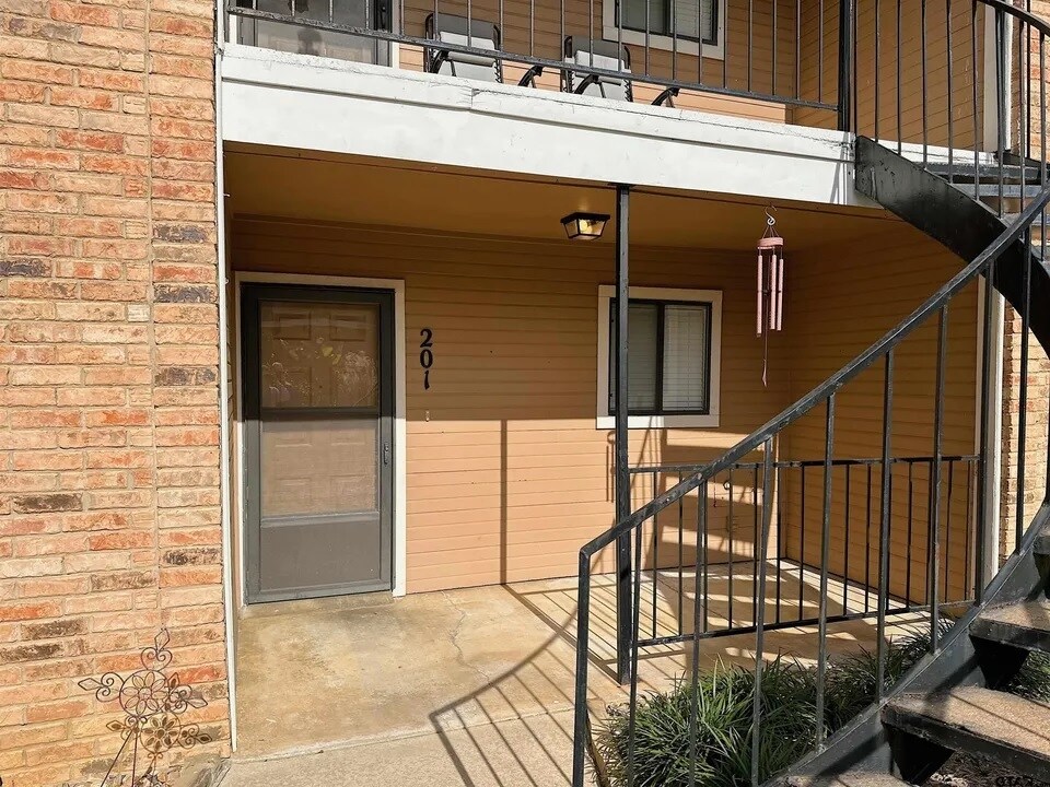 400 W South Town Dr Unit 201, Tyler, TX 75703 Condo for Rent in Tyler