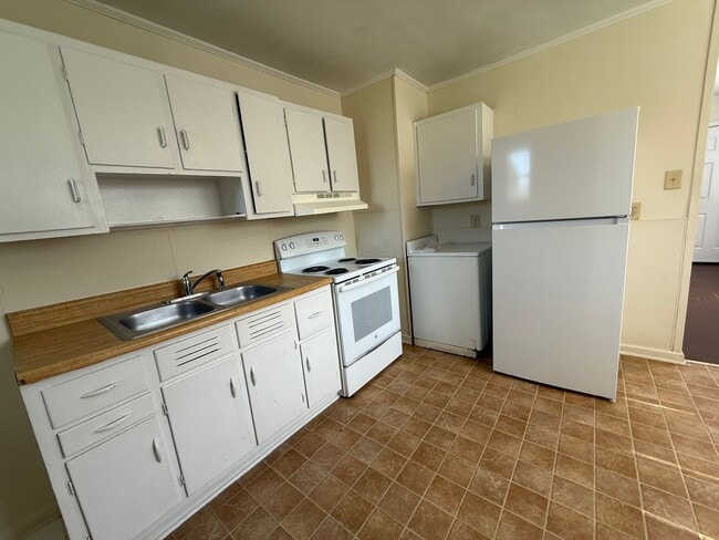 Building Photo - 2261 Onslow Dr