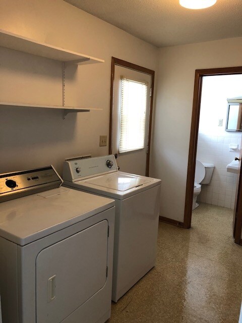 Foto del edificio - 803 E Harding Dr