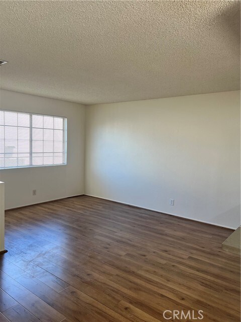 Foto del edificio - 5195 Walnut Ave