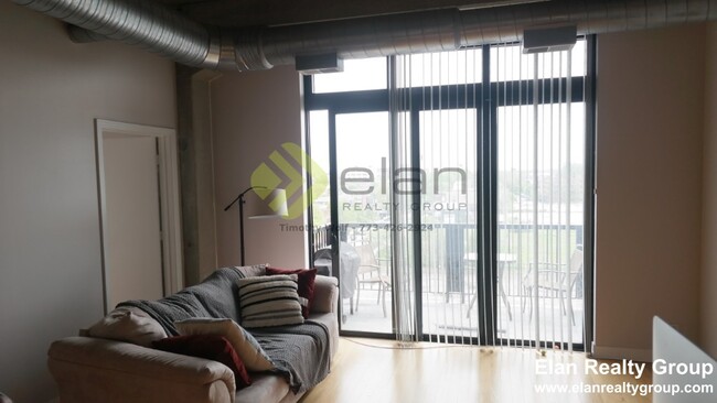 Foto del edificio - 833 W 15th Pl