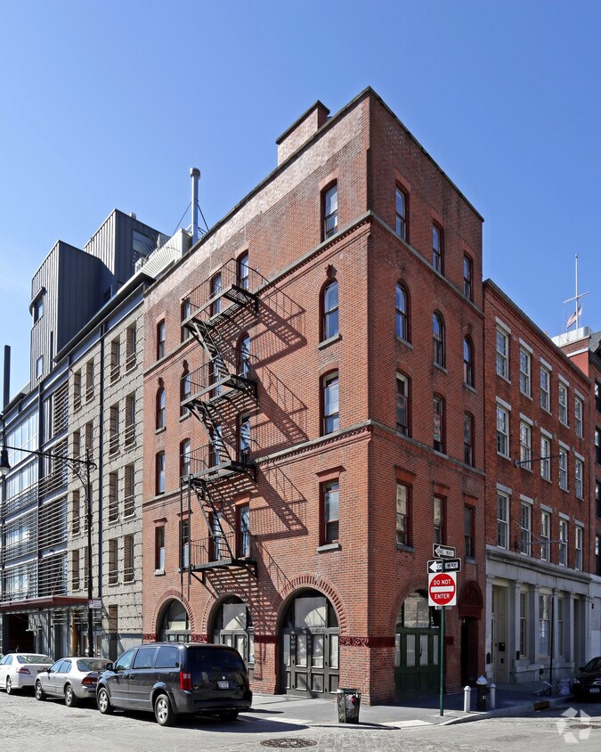 Primary Photo - 251 Water St