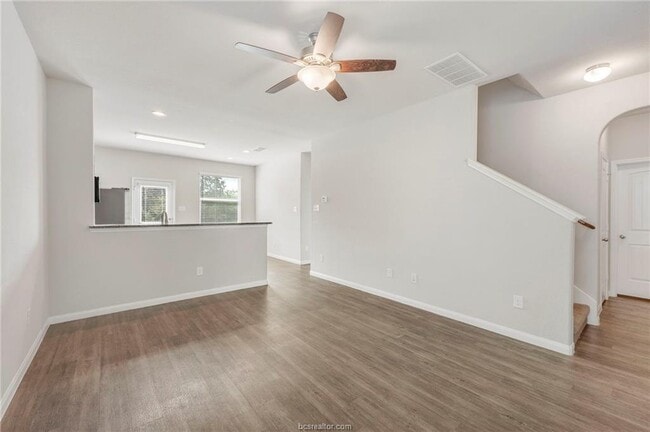 Photo - 994 Crossing Dr House