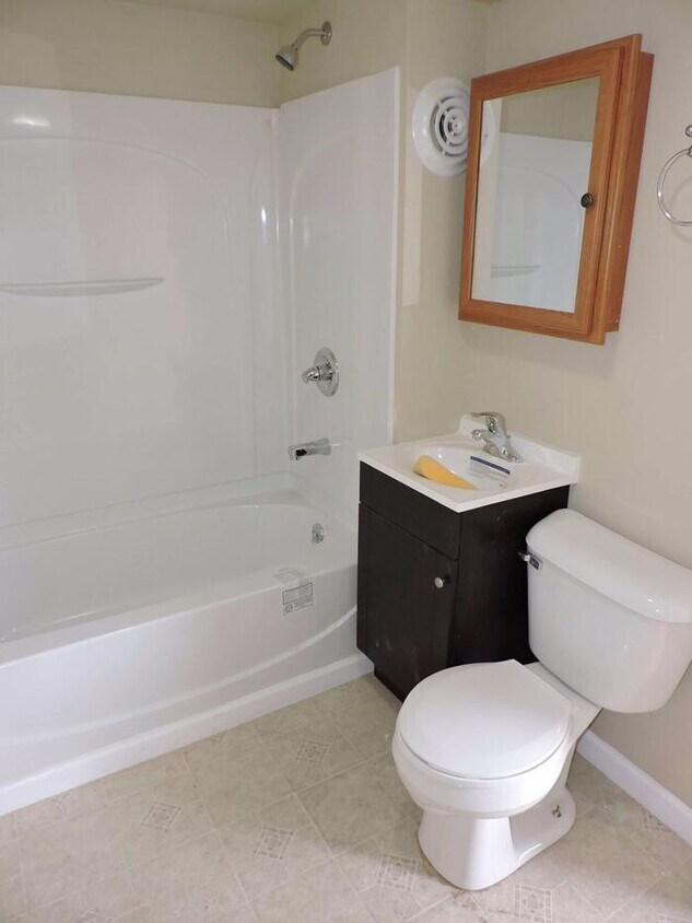 Foto del edificio - 2 bed, 1 bath duplex for rent
