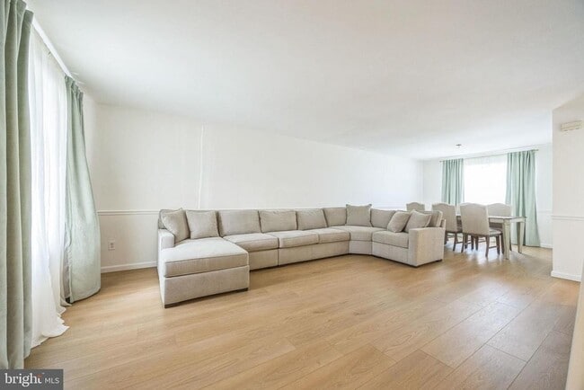 Building Photo - 250 Fir Tree Ct