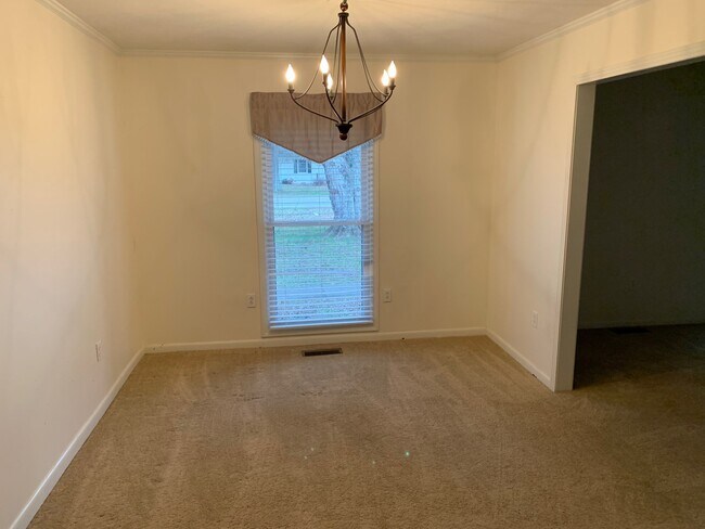 Building Photo - 2988 Parkwood Dr
