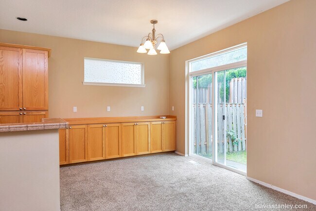 Building Photo - Amazing 3 BD* 2.5 BA* Single Family Home With An Open Loft! *Free High Speed Internet* *Spectacul...